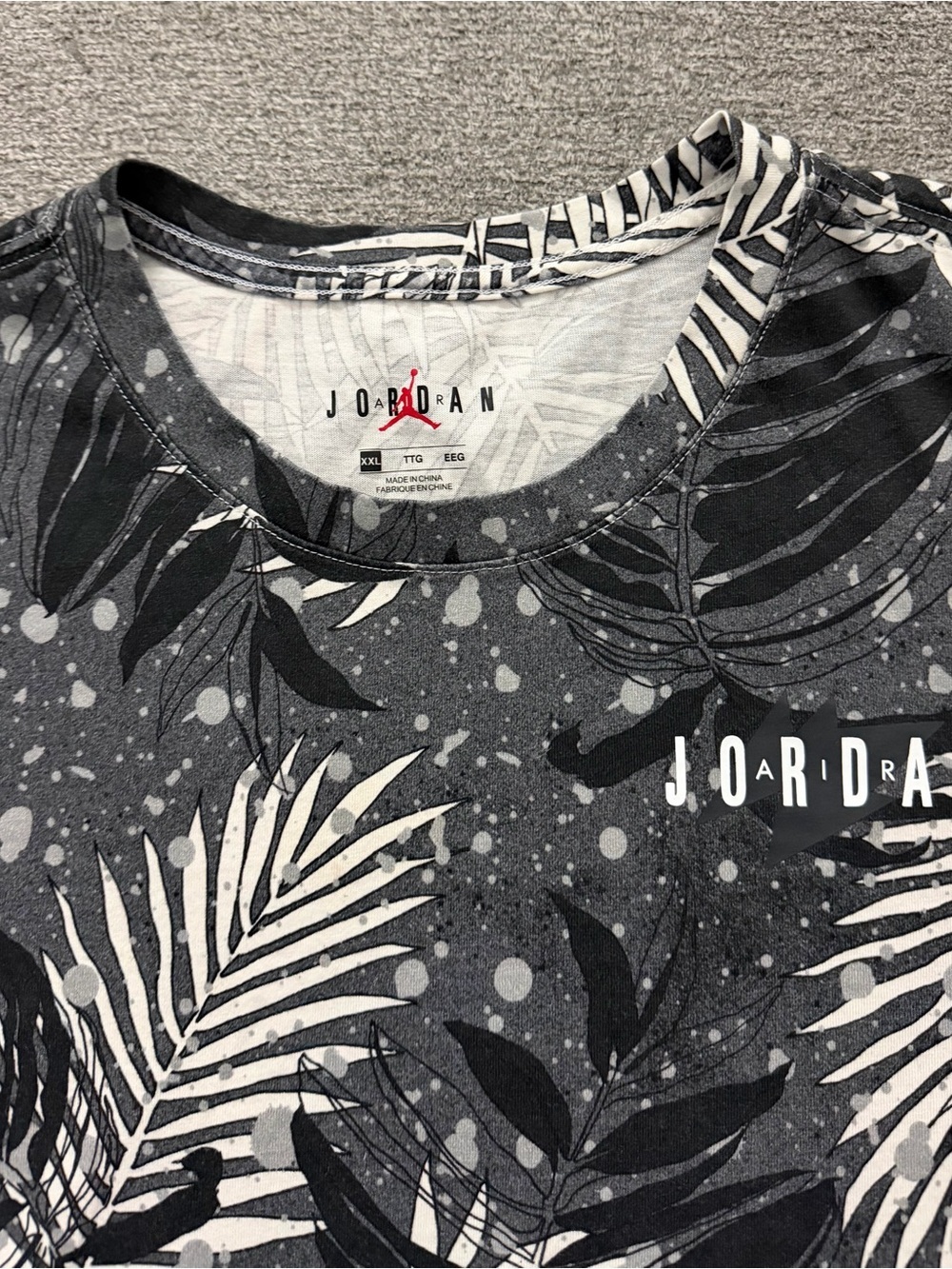 Nike Air Jordan Poolside Black & White Leaf Print Tee XXL - summer vibin!